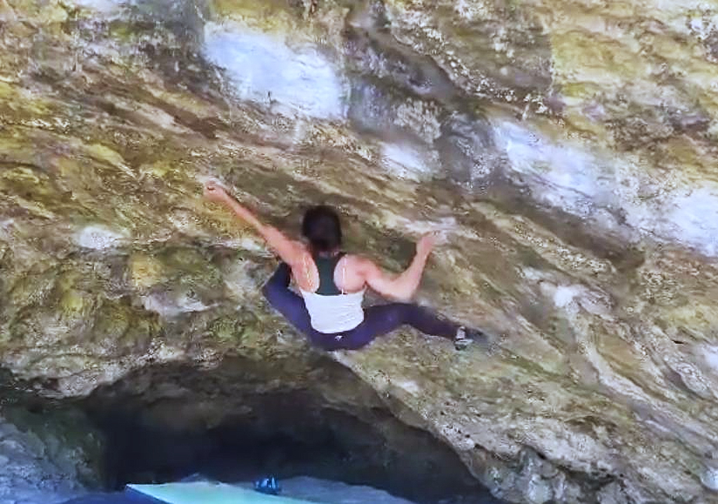 Molly Thompson-Smith climbing Keen Roof, Font 8B at Raven Tor